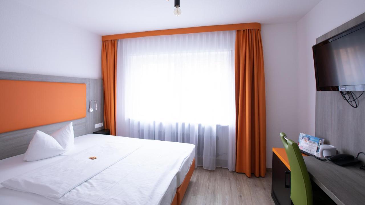 Hotel Elite คาร์ลสรูเฮอ ภายนอก รูปภาพ