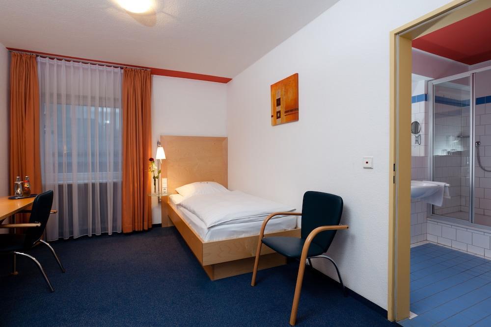 Hotel Elite คาร์ลสรูเฮอ ภายนอก รูปภาพ