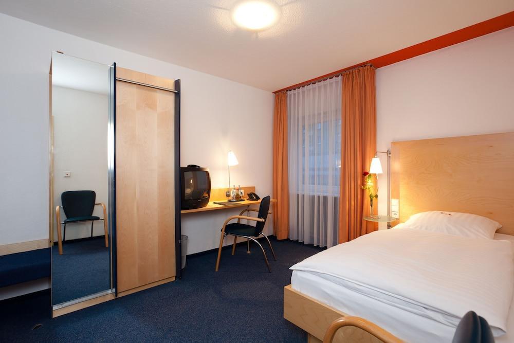 Hotel Elite คาร์ลสรูเฮอ ภายนอก รูปภาพ